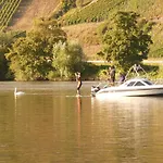 보트호텔 Hausboot Moselrose In Polich