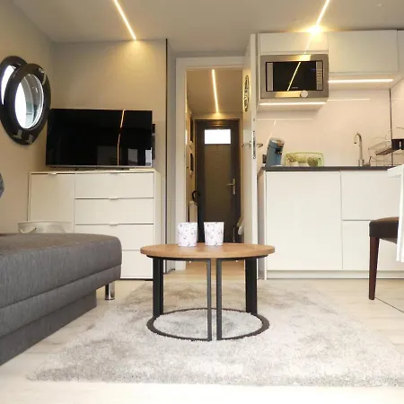 Hausboot Moselrose In 보트호텔 Polich